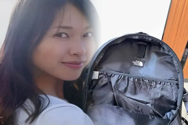 四角いリュックでシンプルに！ノース フェイスの収納力抜群モデル