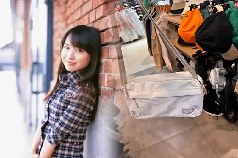 黒メトロポーチでシンプルに！ノース フェイスの最新スタイル