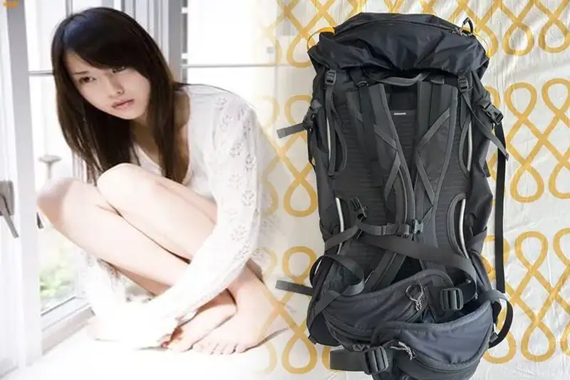 小型バックルで便利な「ノースフェイス メッセンジャーバッグ XS」小物整理もお任せ