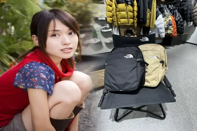 四角いリュックでシンプルに！ノース フェイスの収納力抜群モデル