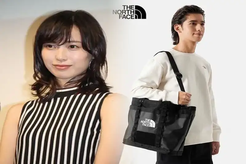 黒メトロポーチでシンプルに！ノース フェイスの最新スタイル
