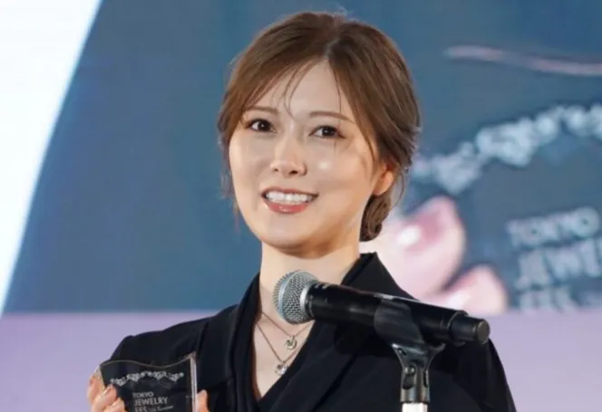2.8 白石麻衣 × Chanel（ココクラッシュ）.webp