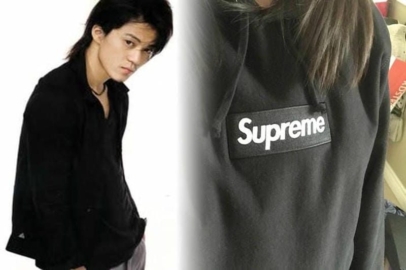 シュプリーム 赤 パーカー コーデ