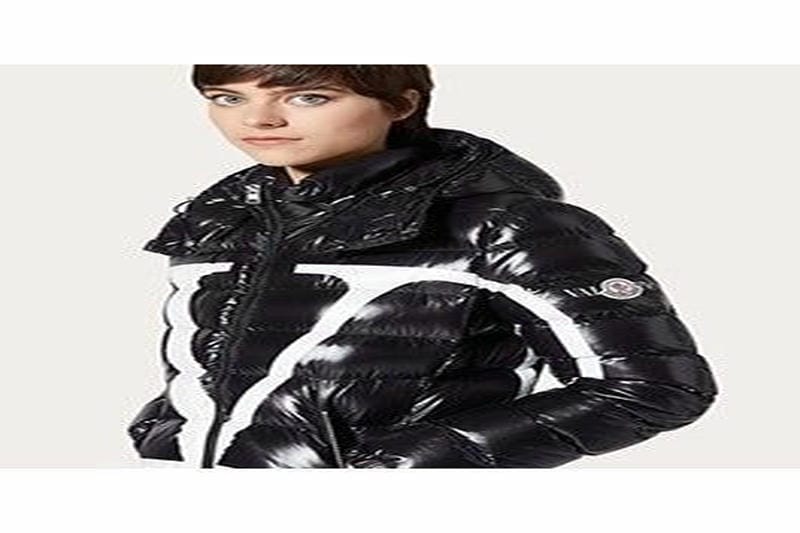 「ヴァレンティノ」最愛の “ボウブラウス” をアレンジ！【ハイネック】にして楽しむ春コーデ