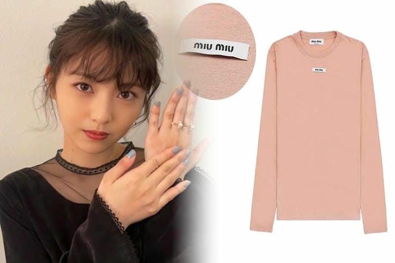 ミュウミュウTシャツで作るシンプルエレガントなスタイル