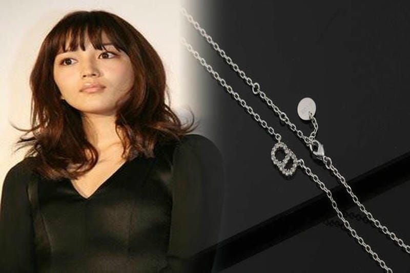 首もとに自信をくれる【DIOR】のパールネックレス