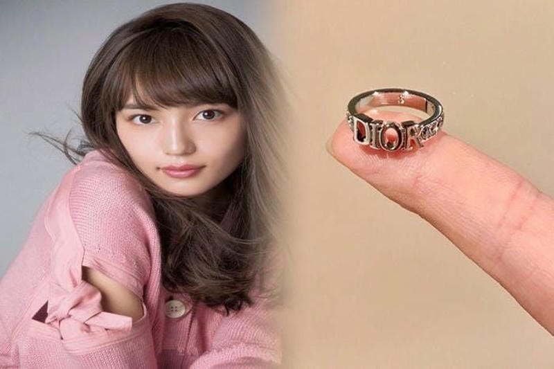 ディオール ネックレスで上品な春夏コーデ