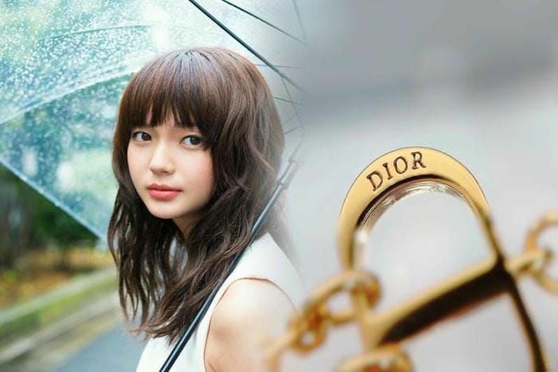こじはる愛用のdior iphoneケースを紹介！トレンドアイテム2024