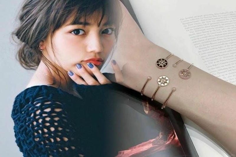パールディオール ピアス：エリカ・セミラクが愛用する理由
