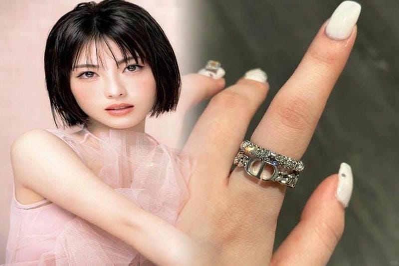 DIOR ピアス メンズ：エリカ・セミラクの選び方とコーディネート