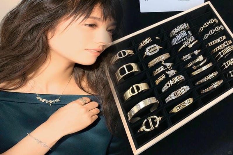 有名人も注目！ディオールレディースベルトの魅力とは