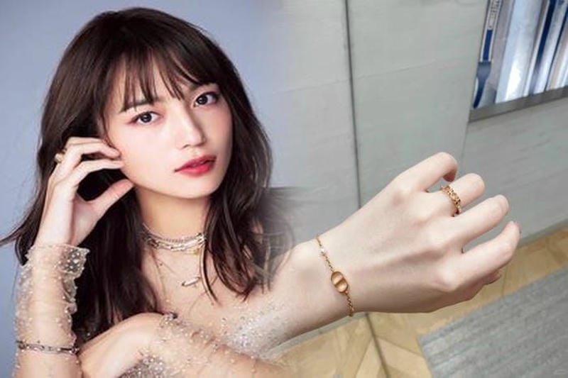ディオール ネックレスで春夏のおしゃれを楽しむ方法