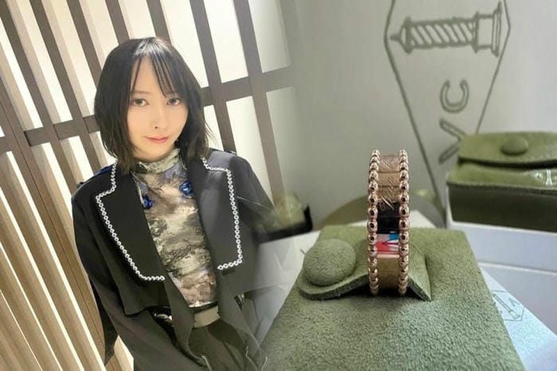 2024年パリオリンピックに合わせたヴァンクリーフ&アーペルのネックレス