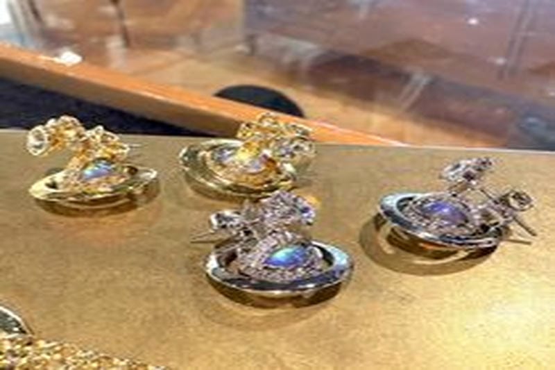 ヴィヴィアン ピアス 軟骨