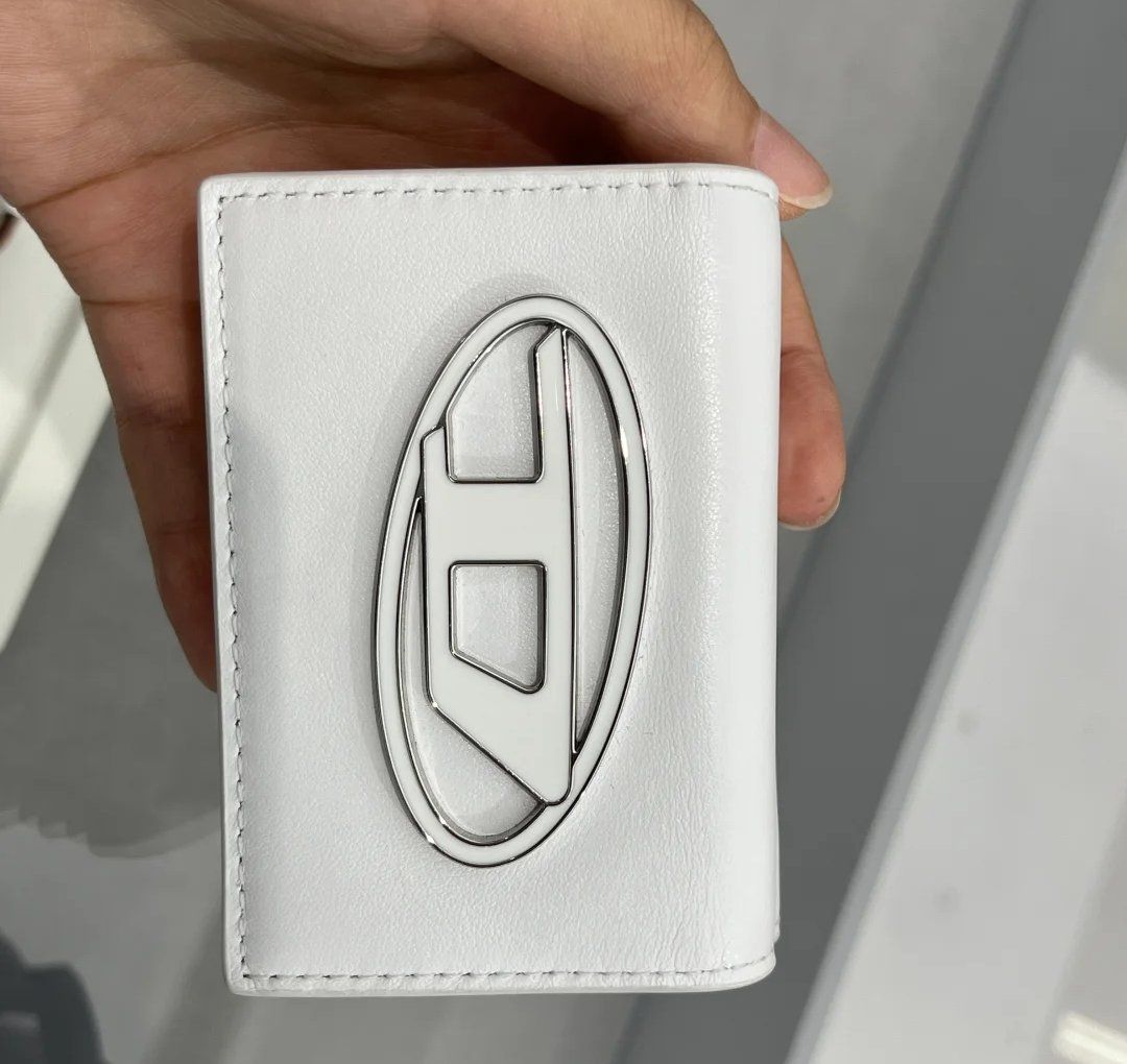 ディーゼル財布 ダサい?