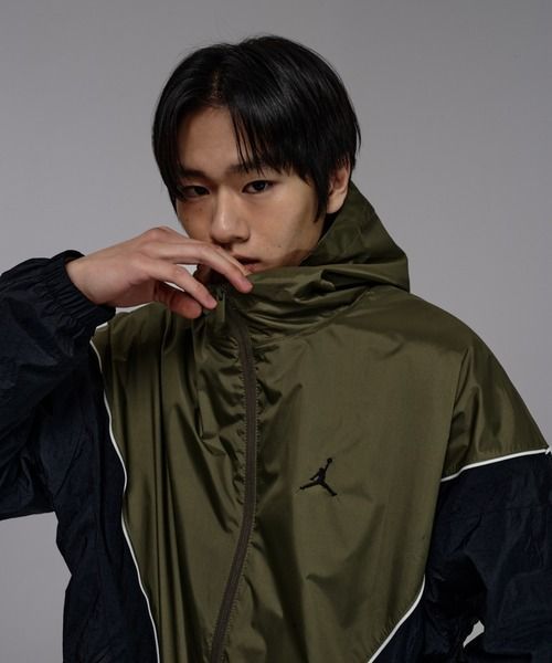 ナイキ シルバー スニーカー レディース