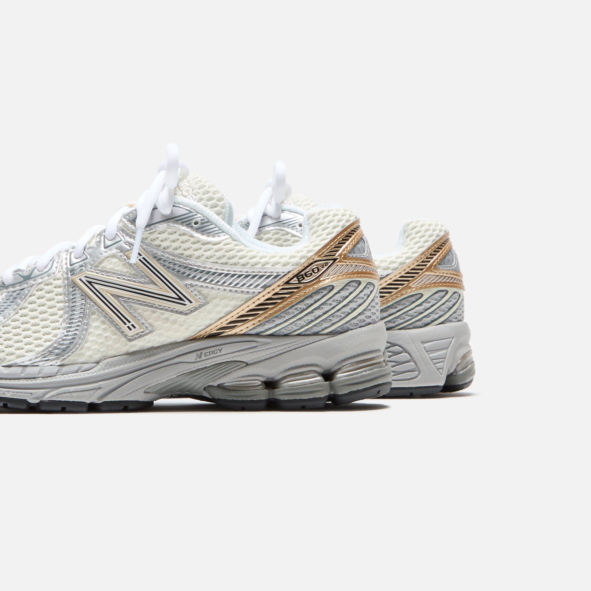 ニューバランス 996 黒 ゴールド