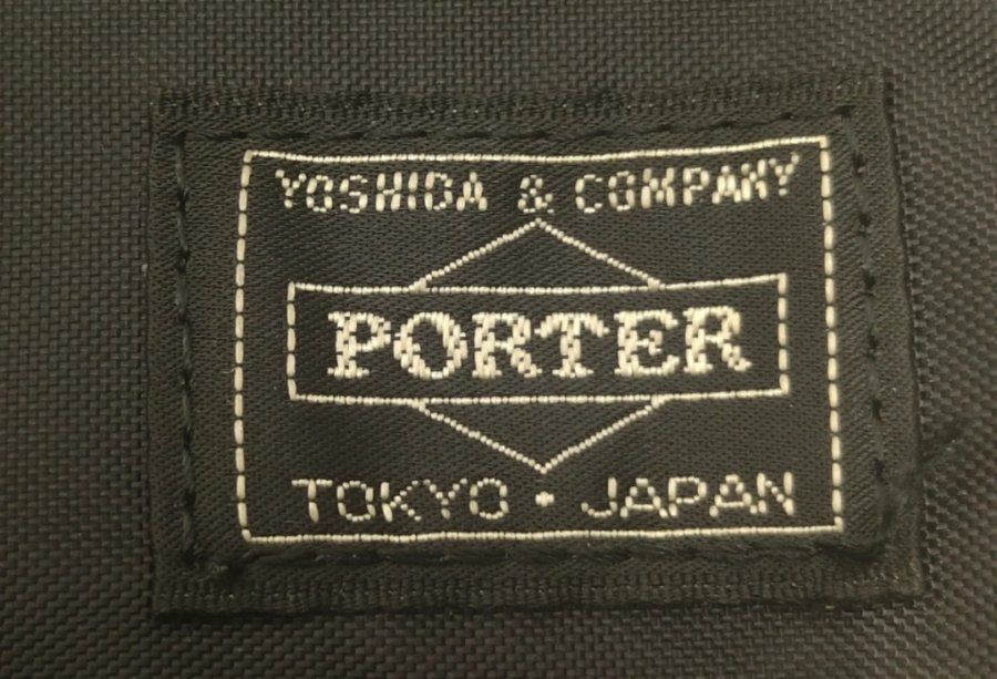 ロゴタグの縫製とフォント