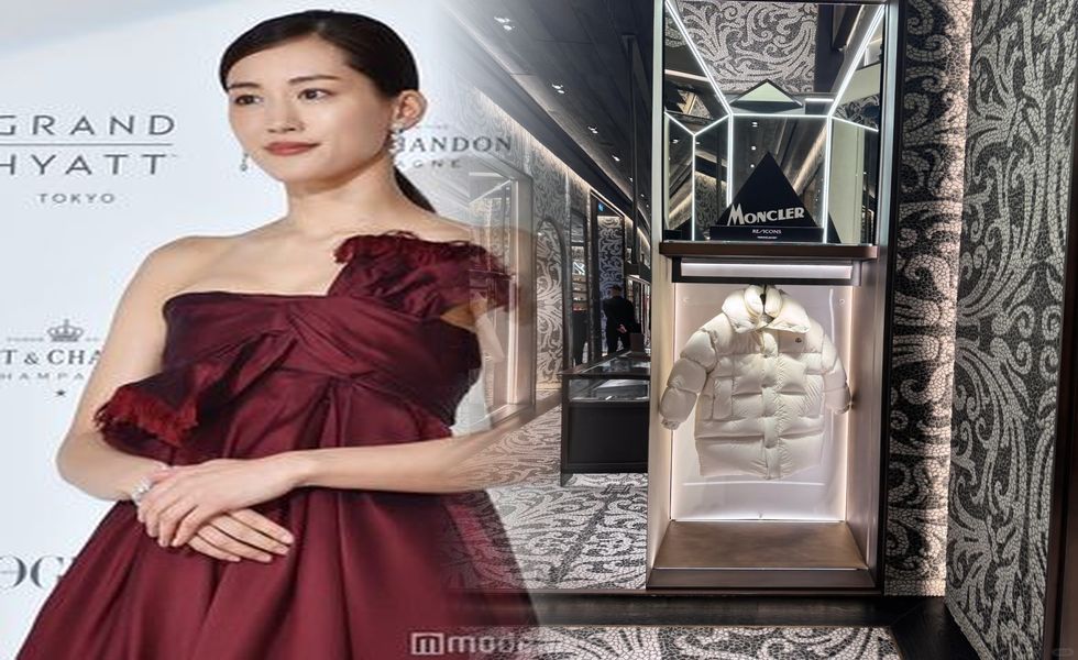 モンクレール 白 ダウン レディース