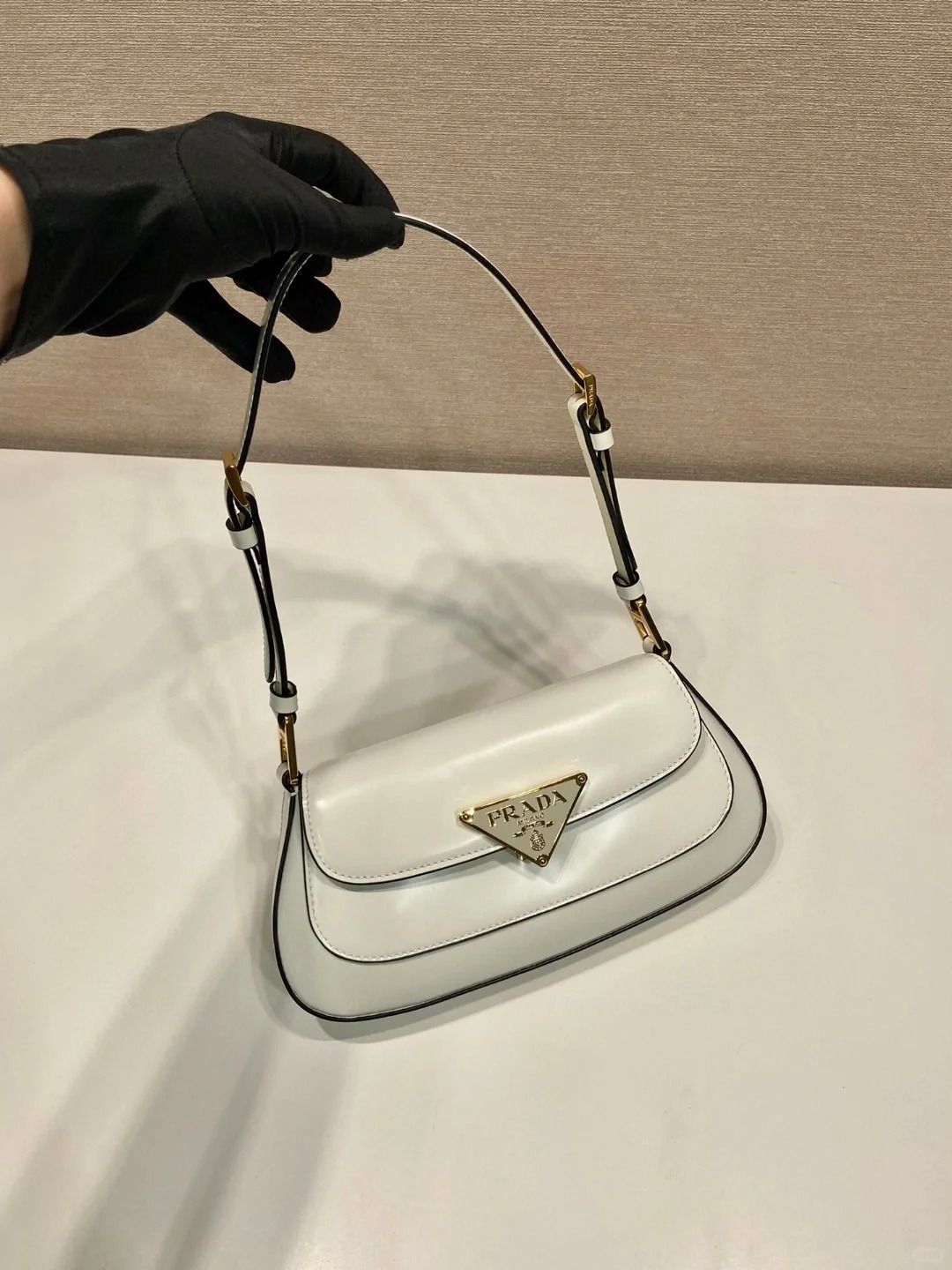 プラダ ショルダー バッグ 中古