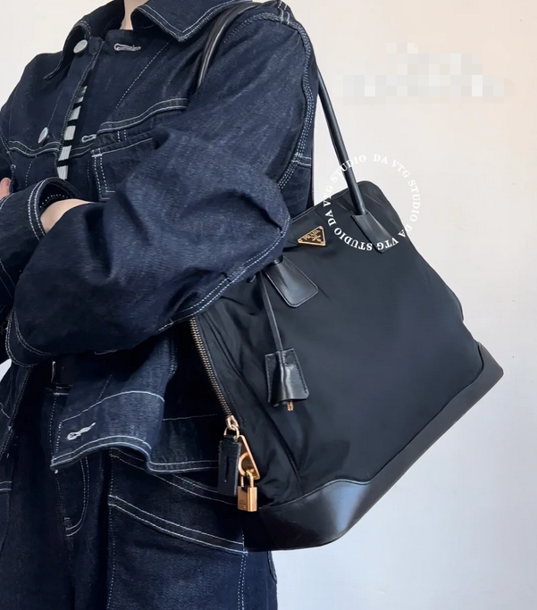 プラダ ショルダー バッグ メルカリ