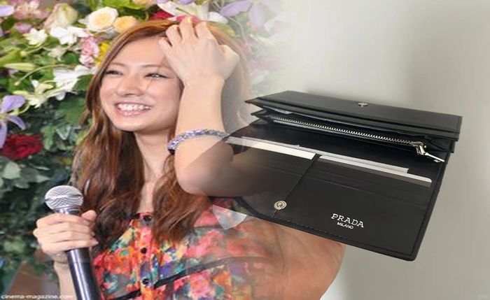 プラダ 財布 折りたたみ リボン