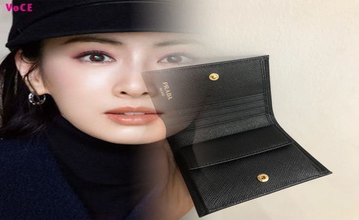 プラダ 財布 二 つ折り グレージュ