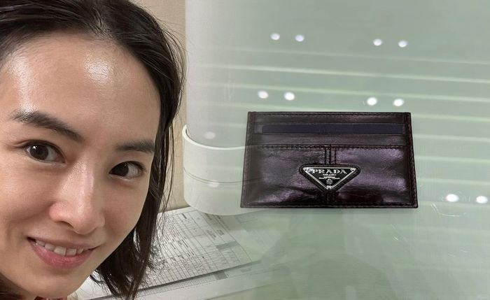 プラダ 財布 二 つ折り バイ カラー