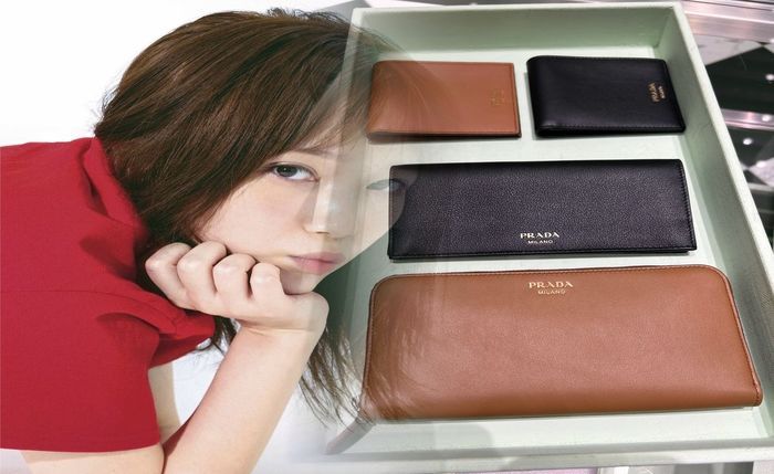 プラダ 財布 シリアル ナンバー