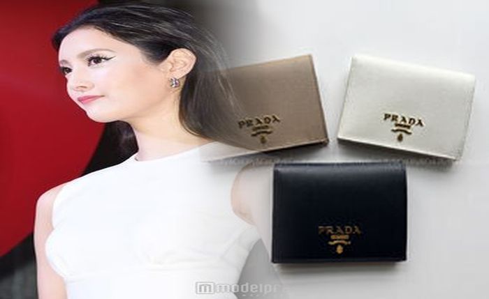 プラダ 財布 リボン チャーム