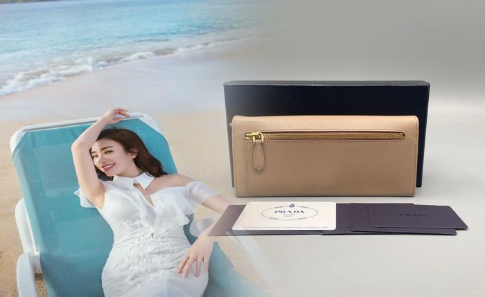 プラダ 長 財布 サフィアーノ