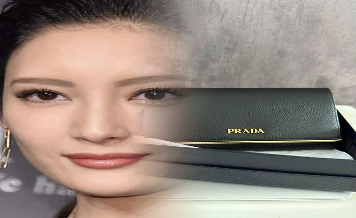 プラダ 財布 amazon 本物