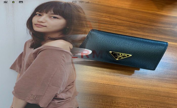 プラダ 偽物 財布 見分け 方
