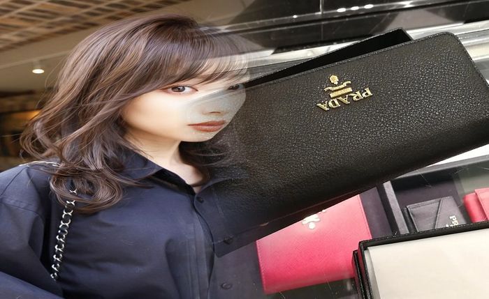 プラダ 二 つ折り 財布 メンズ