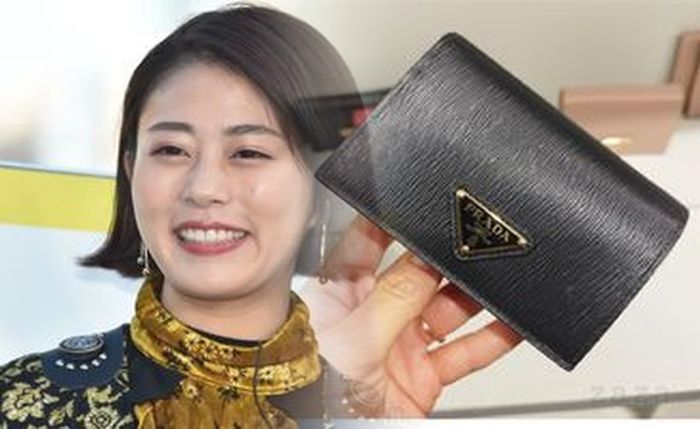 プラダ 二 つ折り 財布 メンズ