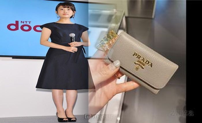 プラダ 三 つ折り 財布 バイ カラー