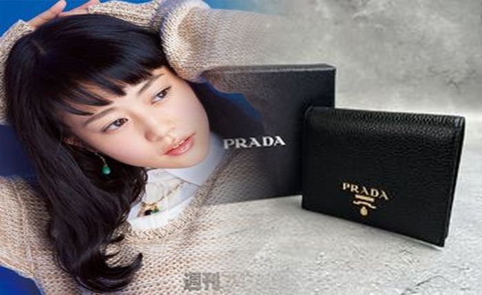 プラダ 折りたたみ 財布 メンズ