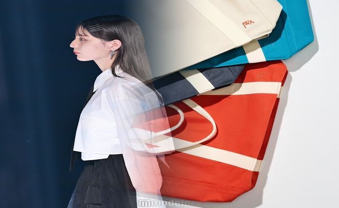 ユニクロ カウズ トート バッグ