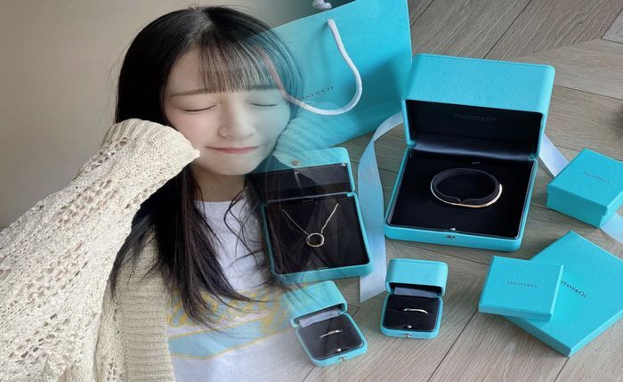 ティファニー カルティエ 婚約 指輪