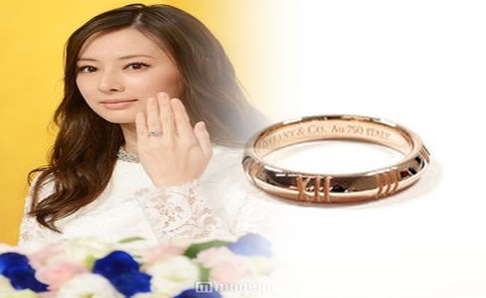 ティファニー 婚約 指輪 ゴールド