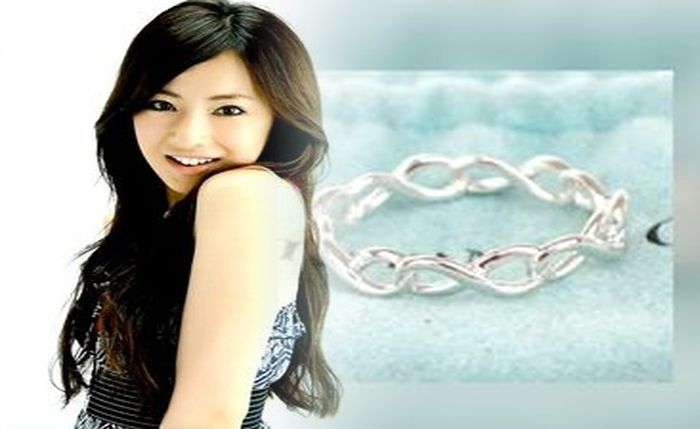婚約 指輪 重ね 付け ティファニー