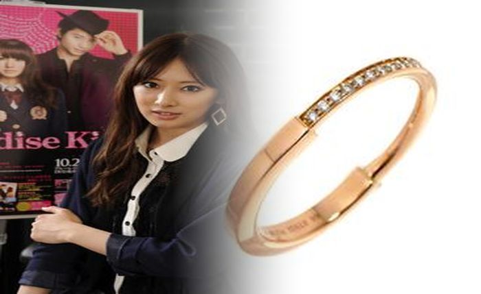 エンゲージ リング ティファニー 値段