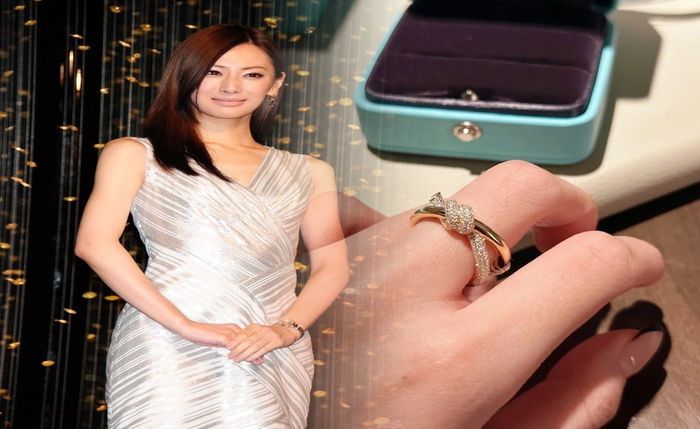 ティファニー 婚約 指輪 カラット 平均