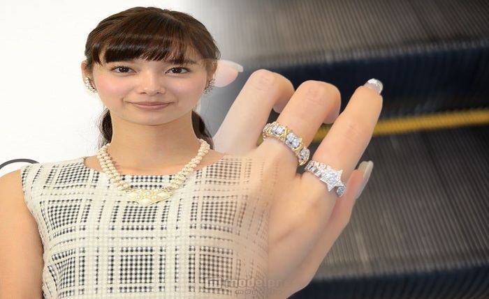 ティファニー 0.5 カラット 婚約 指輪