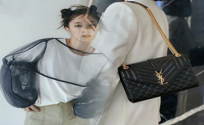 サン ローラン と イヴ サン ローラン の 違い