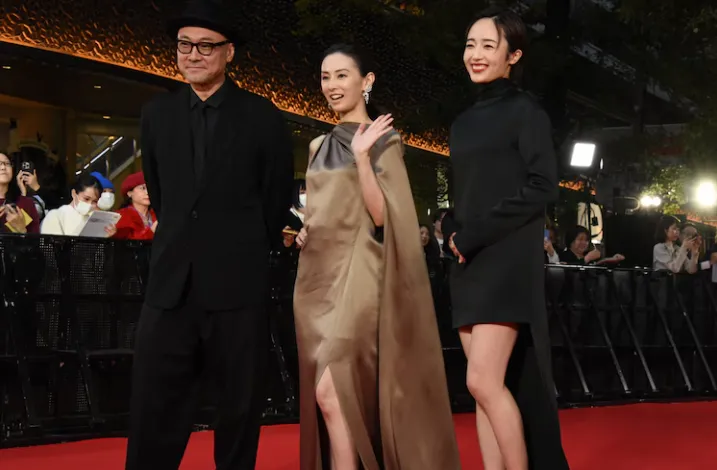 2. 北川景子の圧巻ルック｜MaxMaraドレス＆MIKIMOTOジュエリーの美学.webp