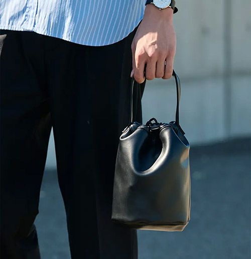 Xユーザー投稿：メンズ巾着バッグストリートコーデ