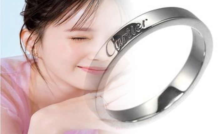 レース タンク トップ ユニクロ