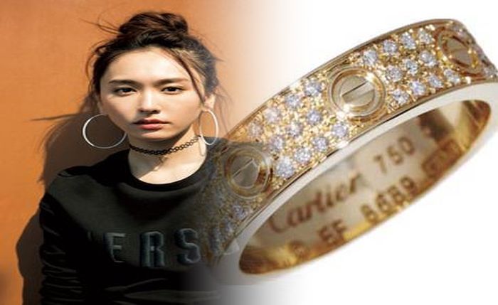 カルティエ バロン ブルー 芸能人