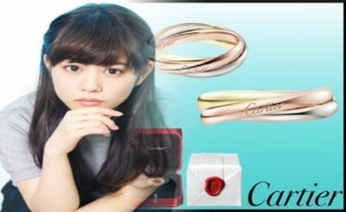 タンク トップ の 下 に 着る もの